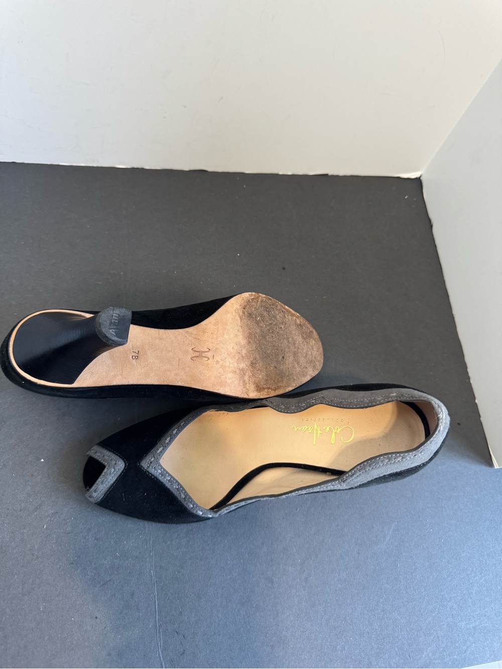 Cole Haan black suede peep-toe pumps. Size 7B - Picture 9 of 14